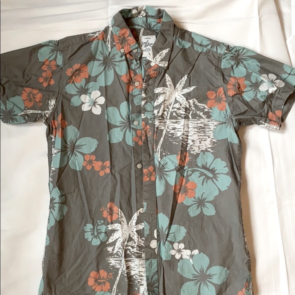 Local Motion Tropical button down